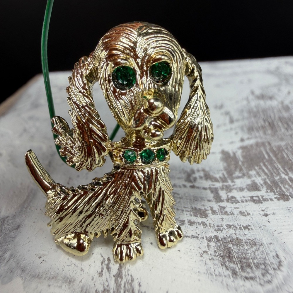Gerrys Vintage Gold Tone Poodle Dog Brooch Green Rhinestone Eyes Collar 1 Inch - Picture 3 of 10